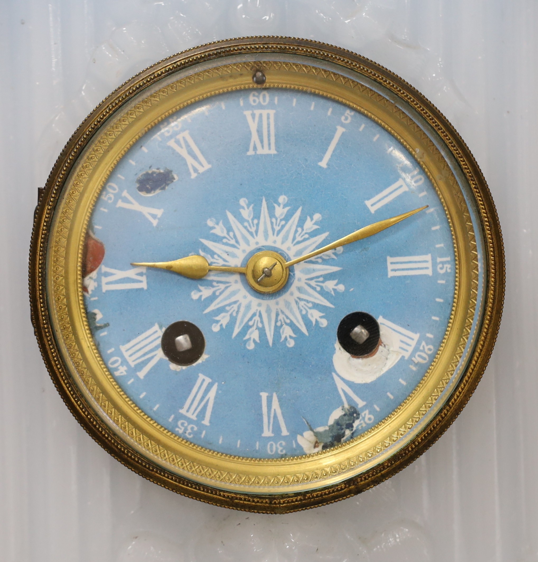 Late Victorian moulded blue and white glass mantel clock, 30cm